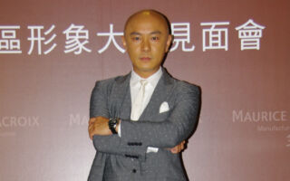 港星张卫健自曝光头之谜 忆述在片场下跪原因