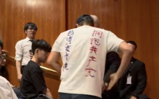 郑丽文访纽约 来自大陆的华人送她两句话