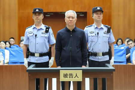 许家印及两儿子同获刑 三人癖好曾被曝光