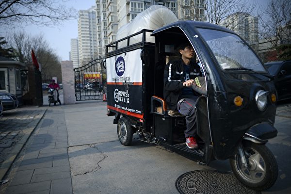 大陆顺丰快递包装被换沾血迹事件引关注