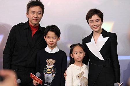 孙俪与邓超携手织别致围巾 为女儿庆12岁生日
