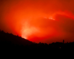 闪电引发美西北野火 面积超过半个罗德岛州