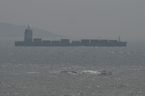 法国海军舰艇穿过台湾海峡