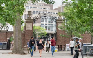 川普政府：哈佛大学涉反犹 侵犯民权