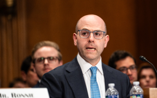 米兰辞去白宫职位 续任美联储理事