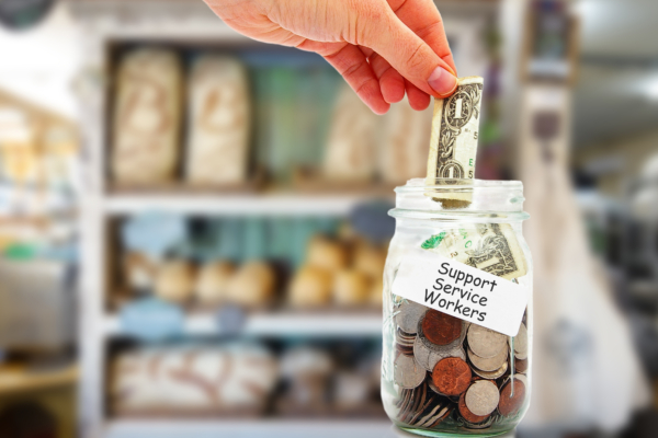 调查:经济吃紧 美国人假期给小费意愿骤降