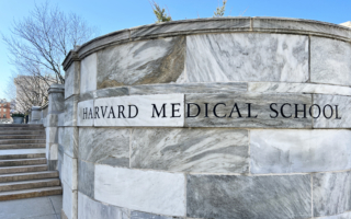 哈佛大学医学院爆炸案 两嫌犯被捕