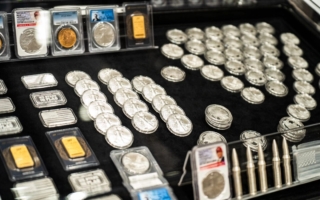 越来越多人开始出售黄金和白银