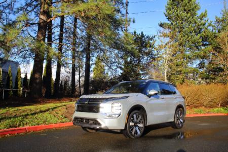 【车评】展现超级四驱实力 2025 Mitsubishi Outlander SEL