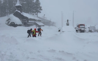 加州雪崩至少8人死 一男子被洪水卷走死亡