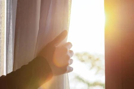 30分钟晨间阳光：天然抗抑郁的生物钟重置