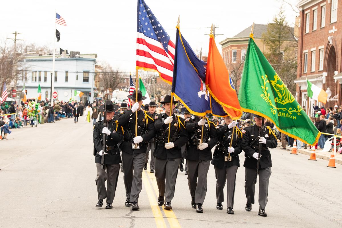 3月15日（周日）下午，纽约上州橙县（Orange County）戈申（Goshen）举办哈德逊河谷中部圣派翠克节游行（2026 Mid-Hudson St. Patrick's Parade）。（戴兵／大纪元）