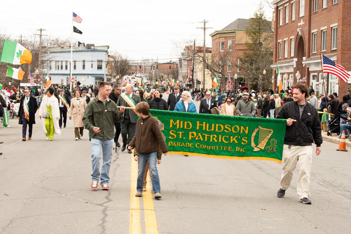 3月15日（周日）下午，纽约上州橙县（Orange County）戈申（Goshen）举办哈德逊河谷中部圣派翠克节游行（2026 Mid-Hudson St. Patrick's Parade）。（戴兵／大纪元）