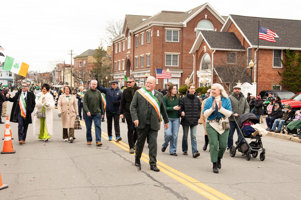 3月15日（周日）下午，纽约上州橙县（Orange County）戈申（Goshen）举办哈德逊河谷中部圣派翠克节游行（2026 Mid-Hudson St. Patrick's Parade）。（戴兵／大纪元）
