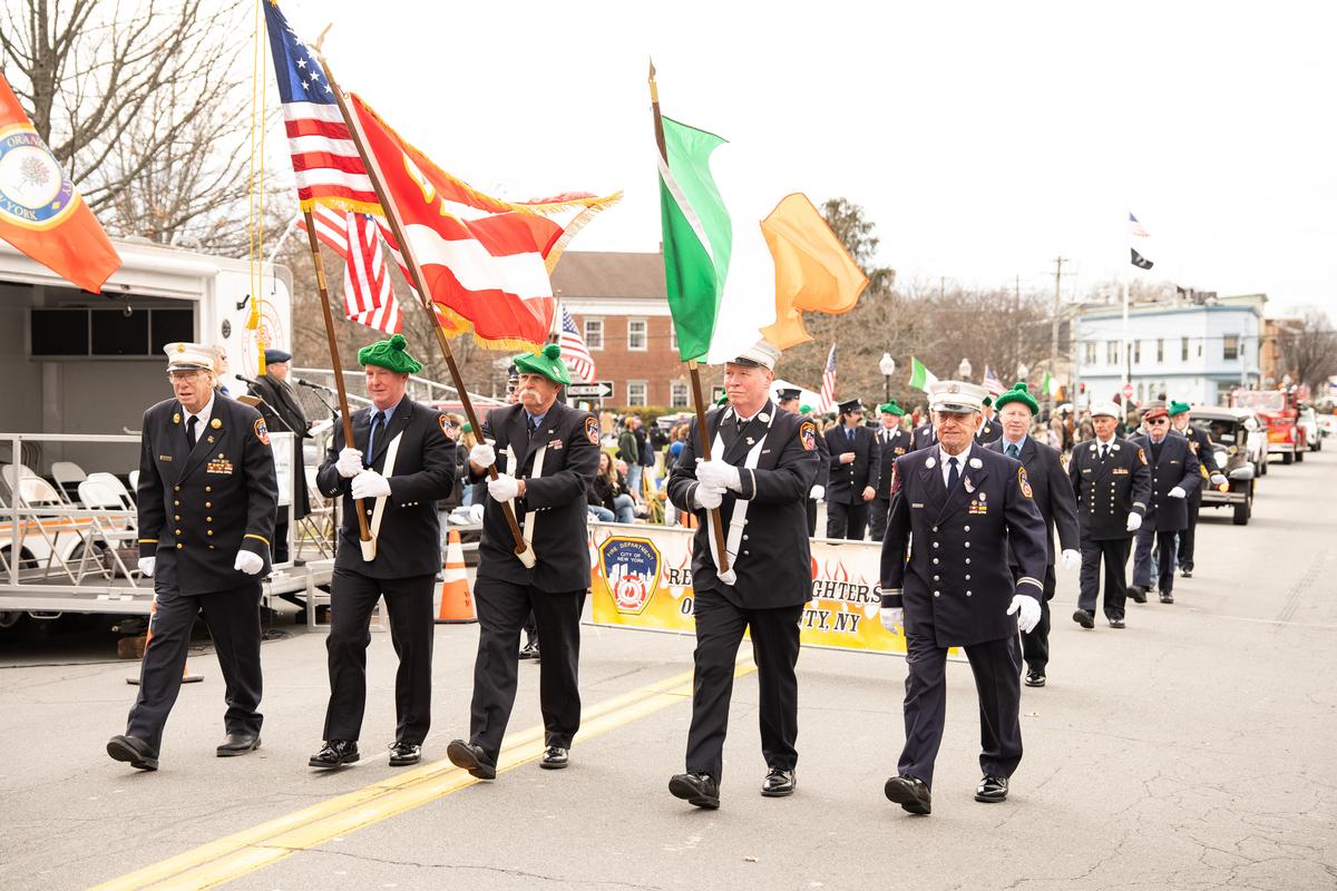 3月15日（周日）下午，纽约上州橙县（Orange County）戈申（Goshen）举办哈德逊河谷中部圣派翠克节游行（2026 Mid-Hudson St. Patrick's Parade）。（戴兵／大纪元）