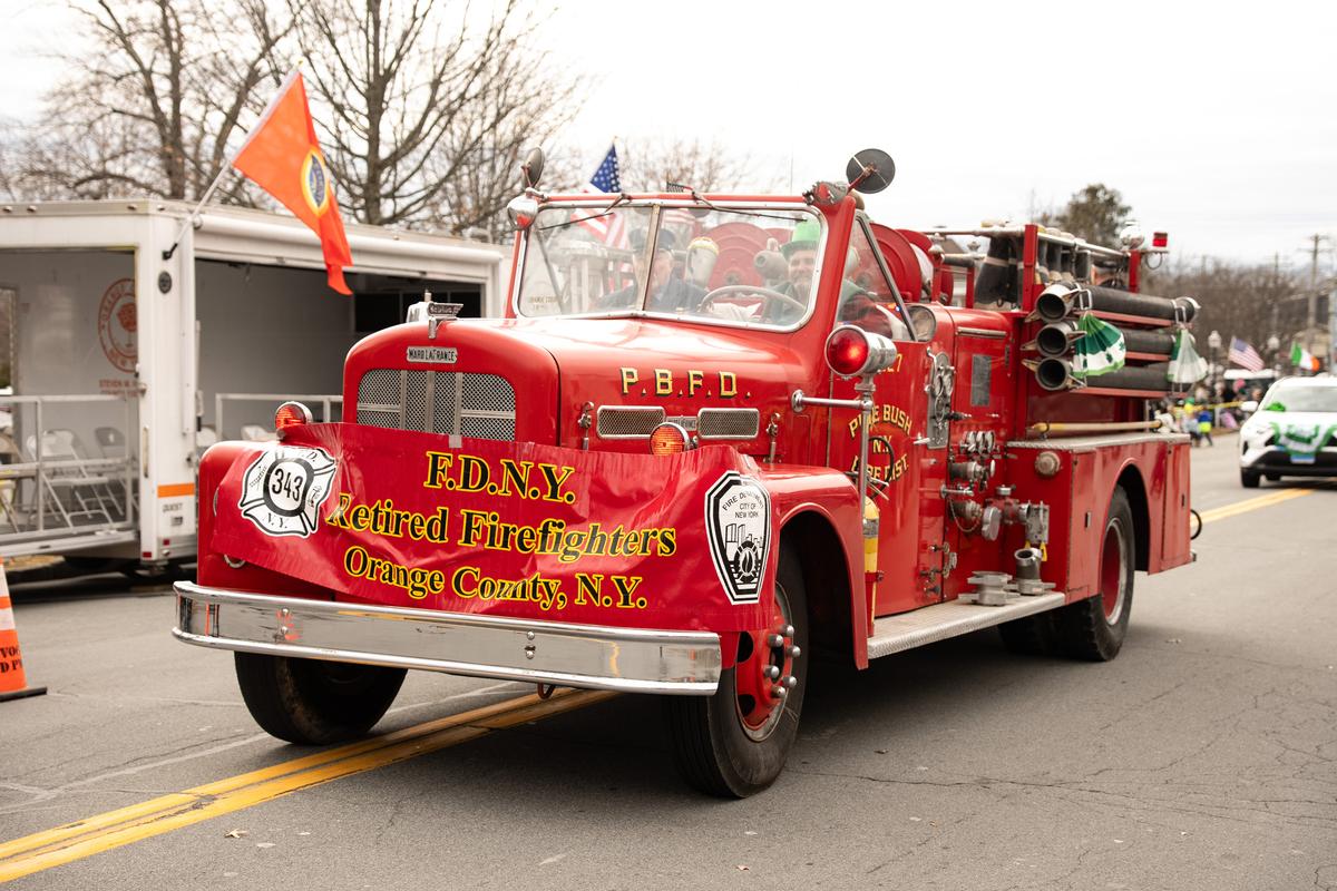 3月15日（周日）下午，纽约上州橙县（Orange County）戈申（Goshen）举办哈德逊河谷中部圣派翠克节游行（2026 Mid-Hudson St. Patrick's Parade）。（戴兵／大纪元）