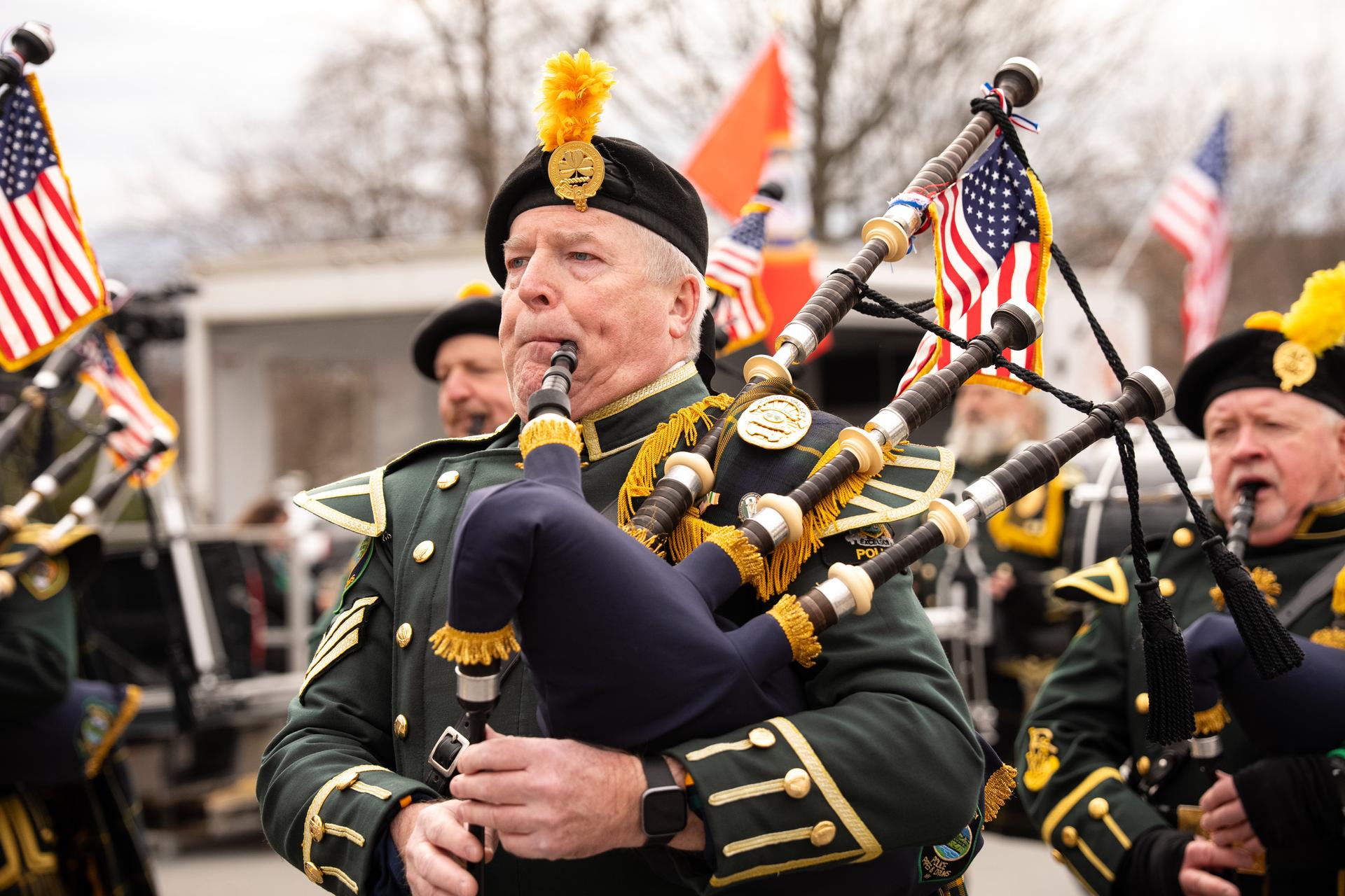 组图：纽约橙县圣派翠克游行 法轮功队伍受瞩目