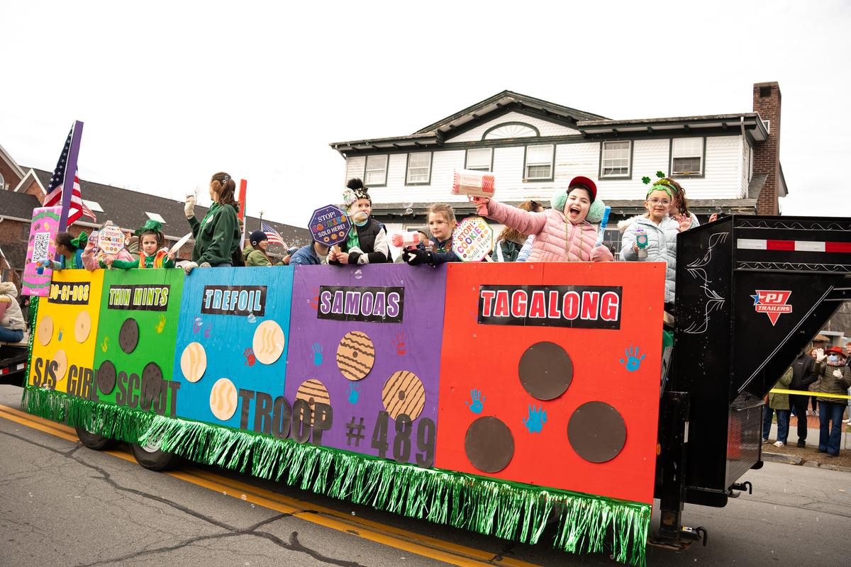 3月15日（周日）下午，纽约上州橙县（Orange County）戈申（Goshen)举办哈德逊河谷中部圣派翠克节游行（2026 Mid-Hudson St. Patrick's Parade）。（戴兵／大纪元）