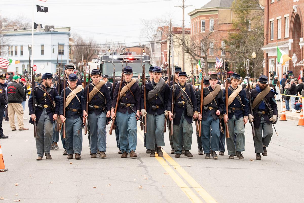 3月15日（周日）下午，纽约上州橙县（Orange County）戈申（Goshen）举办哈德逊河谷中部圣派翠克节游行（2026 Mid-Hudson St. Patrick's Parade）。（戴兵／大纪元）