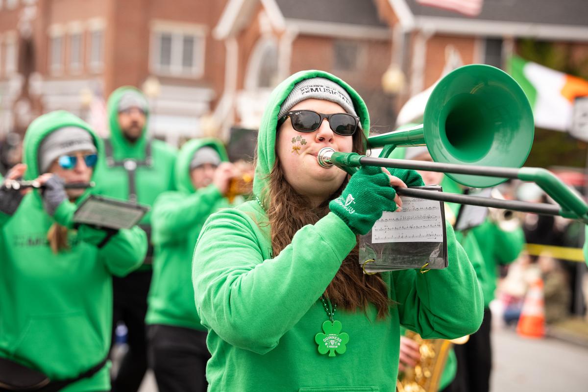 3月15日（周日）下午，纽约上州橙县（Orange County）戈申（Goshen)举办哈德逊河谷中部圣派翠克节游行（2026 Mid-Hudson St. Patrick's Parade）。（戴兵／大纪元）