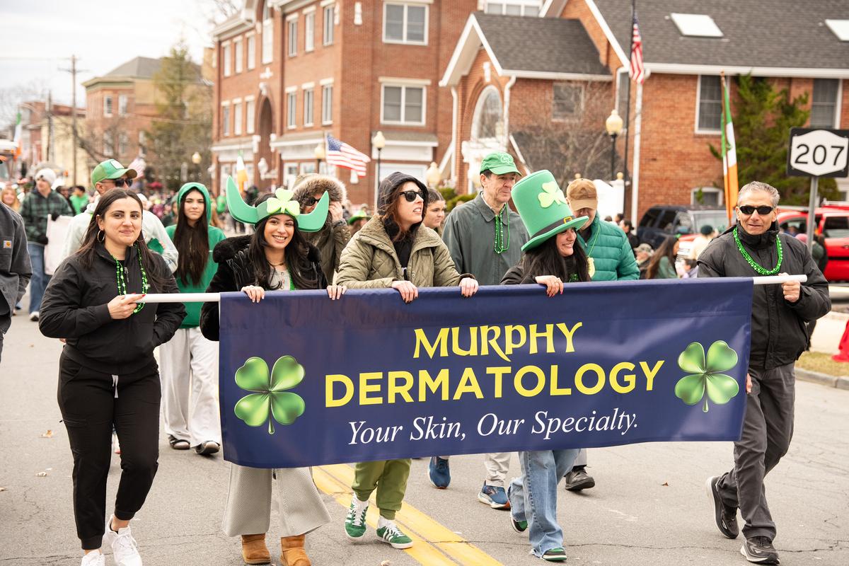 3月15日（周日）下午，纽约上州橙县（Orange County）戈申（Goshen）举办哈德逊河谷中部圣派翠克节游行（2026 Mid-Hudson St. Patrick's Parade）。（戴兵／大纪元）