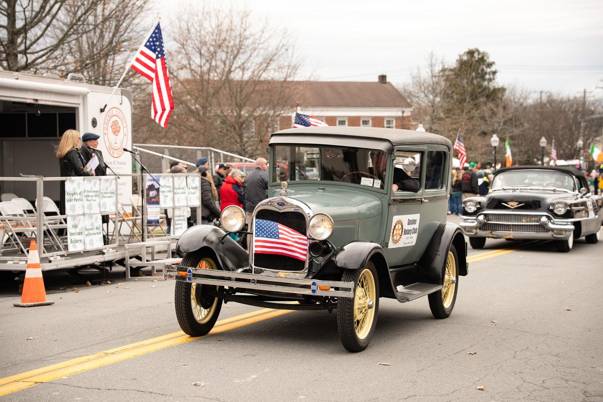 3月15日（周日）下午，纽约上州橙县（Orange County）戈申（Goshen）举办哈德逊河谷中部圣派翠克节游行（2026 Mid-Hudson St. Patrick's Parade）。（戴兵／大纪元）