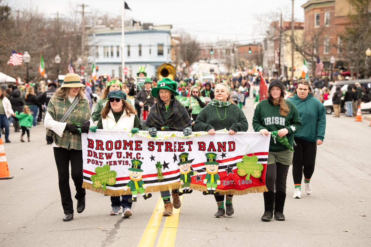 3月15日（周日）下午，纽约上州橙县（Orange County）戈申（Goshen）举办哈德逊河谷中部圣派翠克节游行（2026 Mid-Hudson St. Patrick's Parade）。（戴兵／大纪元）