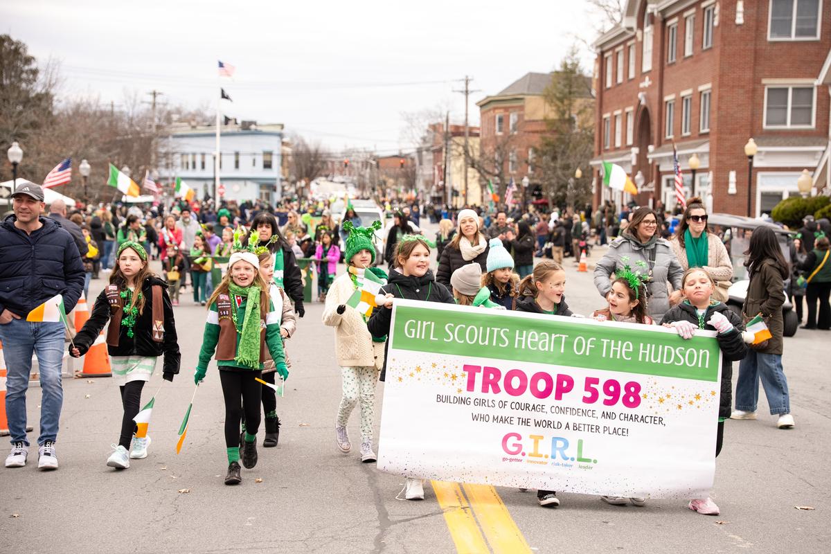 3月15日（周日）下午，纽约上州橙县（Orange County）戈申（Goshen）举办哈德逊河谷中部圣派翠克节游行（2026 Mid-Hudson St. Patrick's Parade）。（戴兵／大纪元）