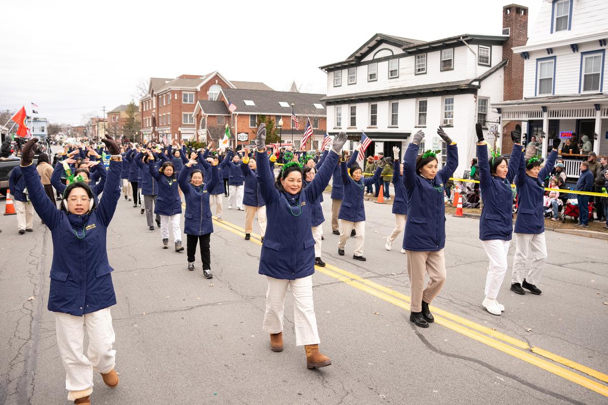 3月15日（周日）下午，纽约上州橙县（Orange County）戈申（Goshen）举办哈德逊河谷中部圣派翠克节游行（2026 Mid-Hudson St. Patrick's Parade）。（戴兵／大纪元）