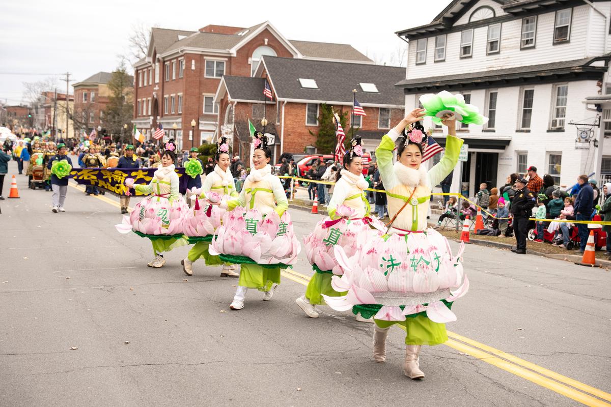 3月15日（周日）下午，纽约上州橙县（Orange County）戈申（Goshen）举办哈德逊河谷中部圣派翠克节游行（2026 Mid-Hudson St. Patrick's Parade）。（戴兵／大纪元）