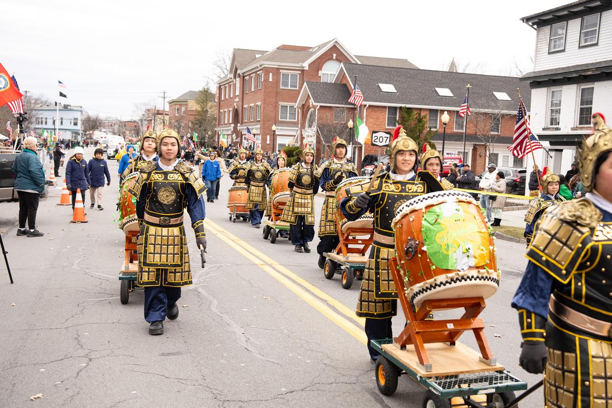 3月15日（周日）下午，纽约上州橙县（Orange County）戈申（Goshen）举办哈德逊河谷中部圣派翠克节游行（2026 Mid-Hudson St. Patrick's Parade）。（戴兵／大纪元）
