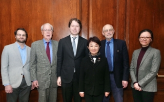 卢秀燕会美国智库 主张“和平须建于实力之上”