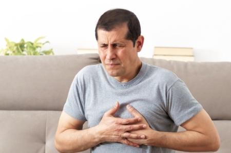 【健康1+1】心脏狂跳是心悸还是中风前兆?医师教自救