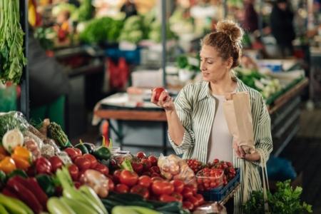 店家把蔬果放在这个地方 你比较会购买