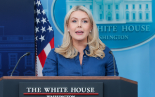 吕特会川普 白宫：总统仍在考虑退出北约