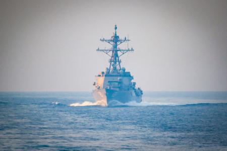 美舰安全通过霍尔木兹海峡 川普揭惊人技术