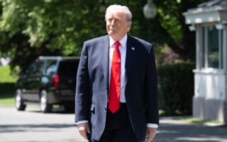 川普：若伊朗不接受协议 将恢复高强度轰炸