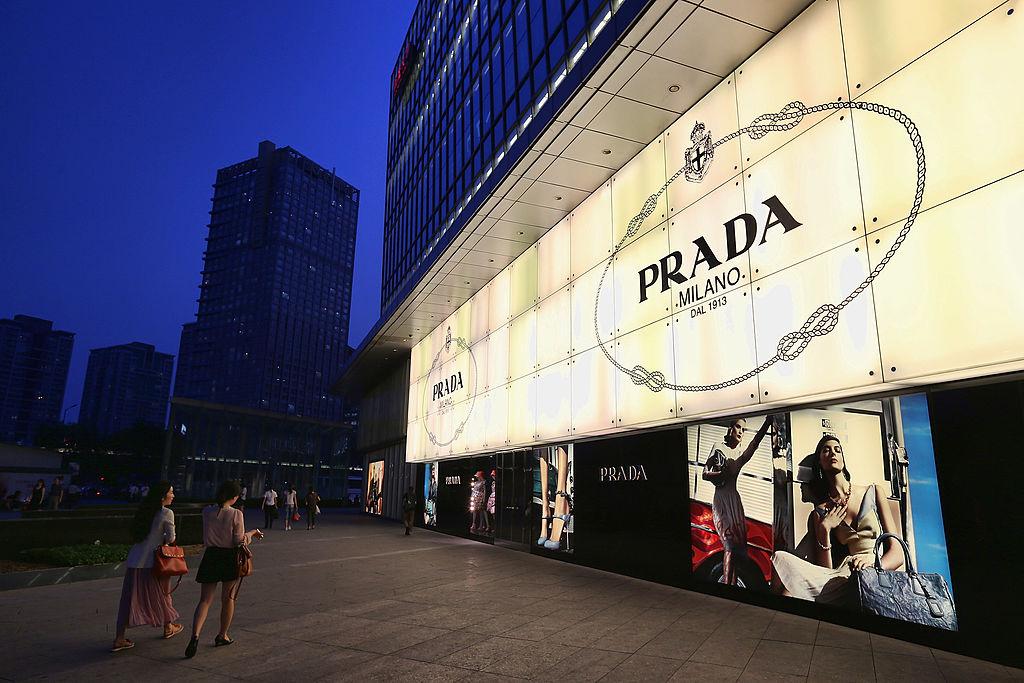 大陆奢侈品市场连两年收缩 Prada持续关店