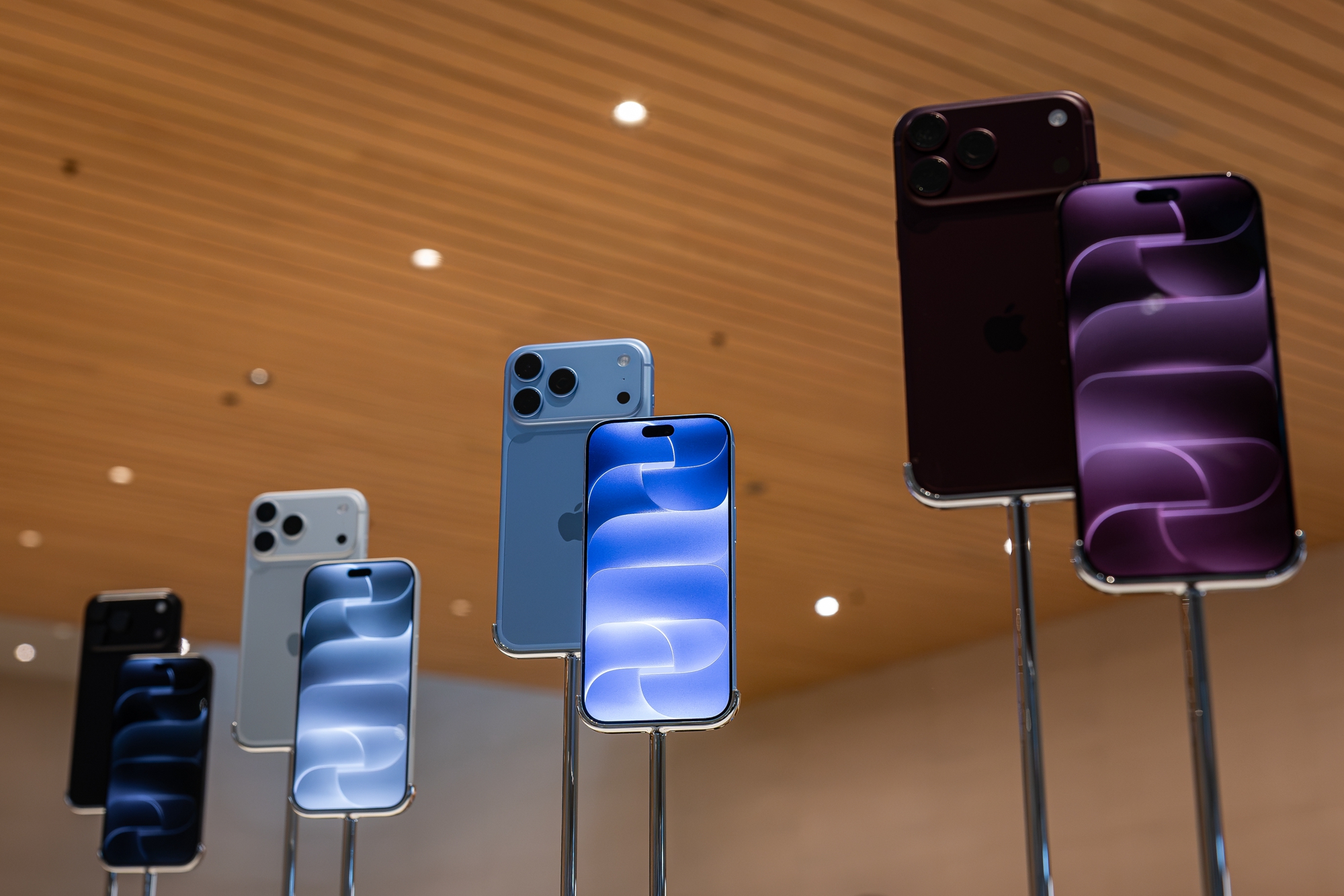 2026年9月18日,苹果新机iPhone 18 Pro与iPhone 18 Pro Max在位于吉隆坡TRX交易所的苹果直营店正式开卖。(Annice Lyn/Getty Images)