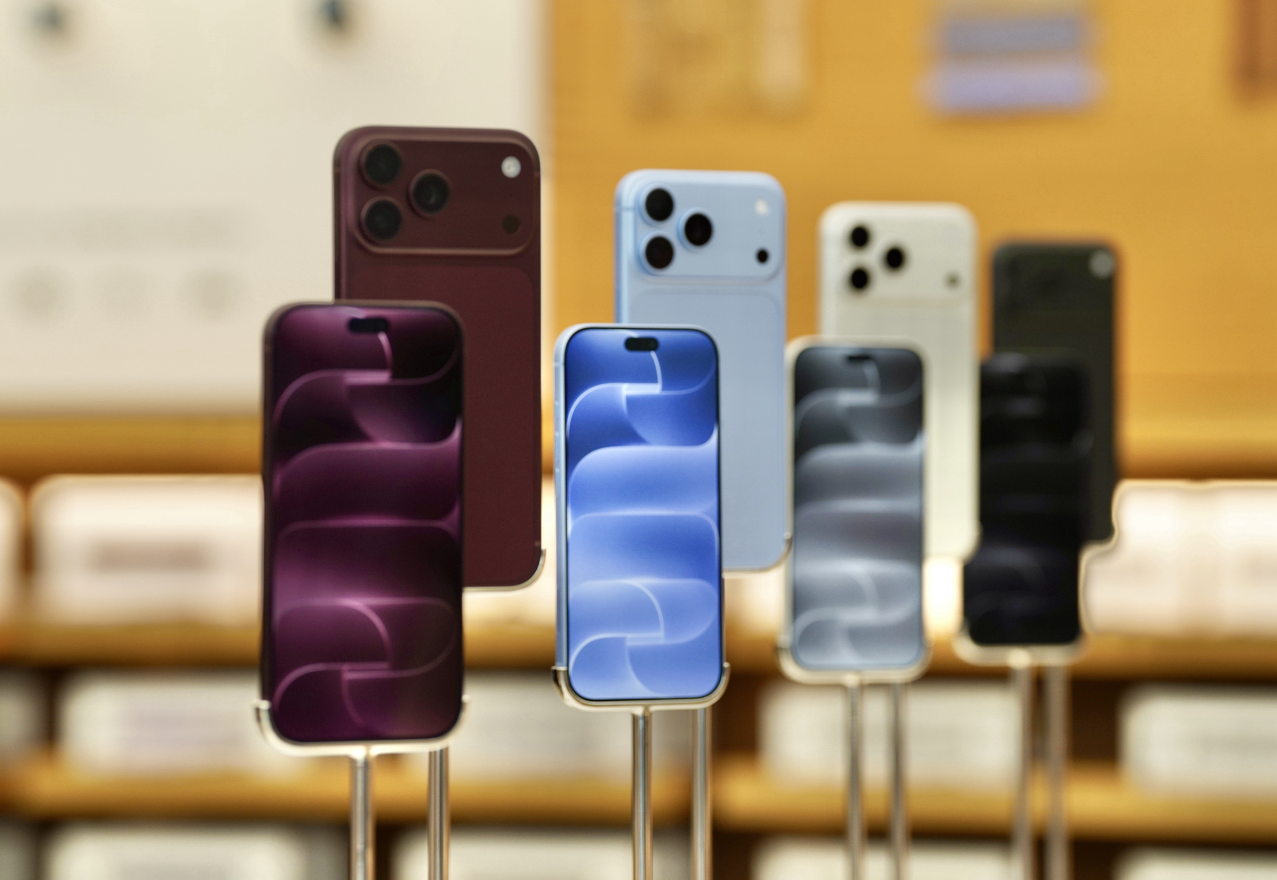 2026年9月18日,苹果新机iPhone 18 Pro与iPhone 18 Pro Max在香港铜锣湾希慎广场苹果店正式开卖。(余钢/大纪元)