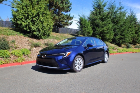 【车评】50MPG的家庭轿车 2026 Toyota Corolla Hybrid XLE